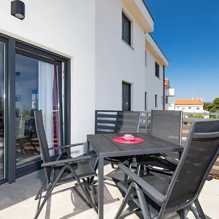Apartment Bura *